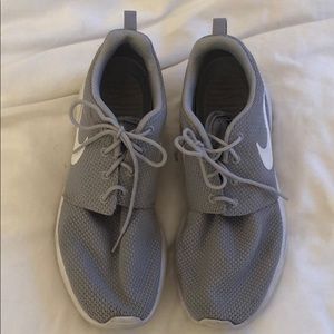 Nike Grey Roshe Tennis Shoes